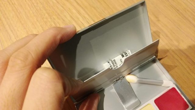 無印のアルミカードケース・プッシュ式でメイクパレットを作ってみた