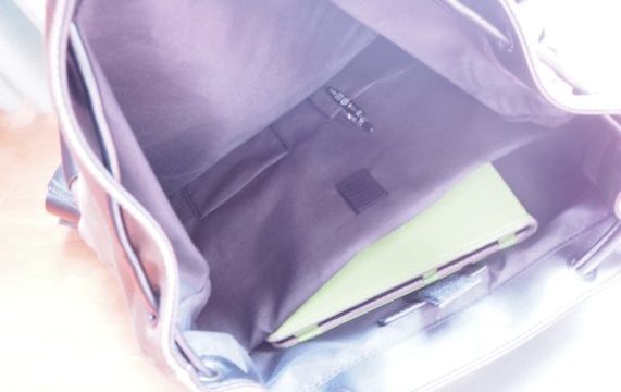 0代から40代の男性へのプレゼントにおすすめのリュック「ガストンルーガ「プローペル」の内部